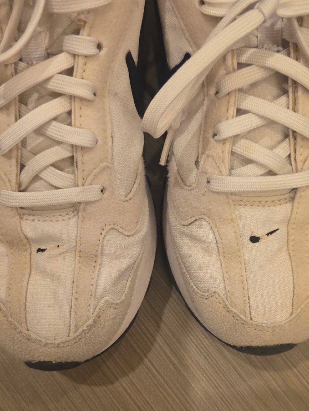 Nike White and Black Low-Top Lace Sneakers - Picture 5 of 5